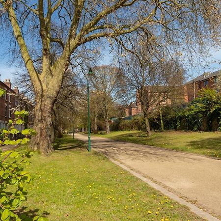 Limpenny Studio Apartment - Work Friendly And Outstanding Garden Studio Close To City Centre Нотингам Екстериор снимка